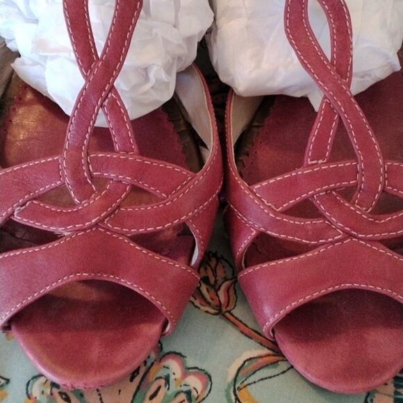 Clarks Artisan Sandals - Picture 9 of 11